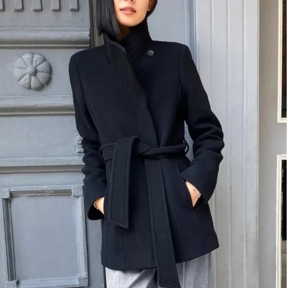 Aritzia Babaton Short Connor Coat in black